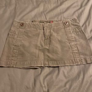 Aritzia 🐝 3 for  $35 Vintage TNA Army Green Mini Skirt